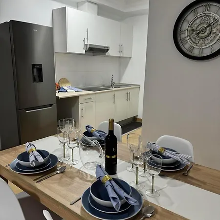 Alforra 1-t2-centro-praias-levadas Tatil Evi *