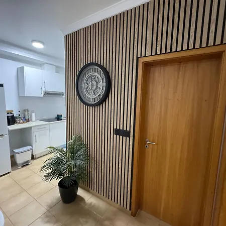 Alforra 1-t2-centro-praias-levadas Holiday home